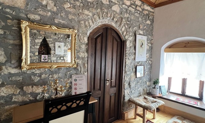 Berat Casa | Old Town Guesthouse Guri