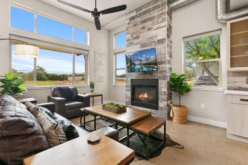 Old Town North Casa | Old Town Modern New Build - Rooftop Spa with Mtn Views!