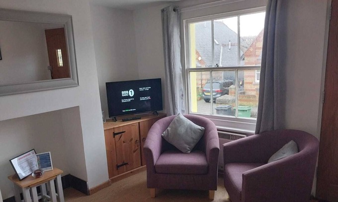 Hastings Casa | Small house with a big personality - Old Town Retreat (D/F)