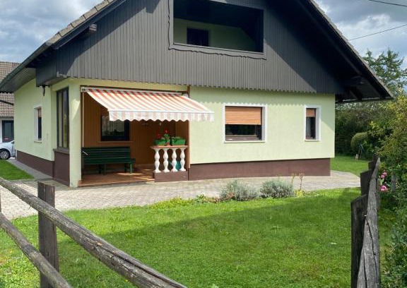 Praprotna Polica Casa | Old Traditional House