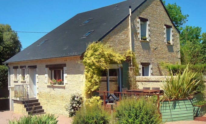 Basseneville Casa | Old warm and bright Cider Cellar