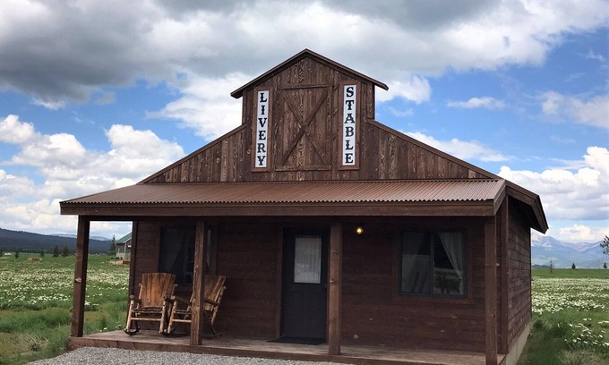 Island Park Cabina | Old West Escapes, Livery Stable