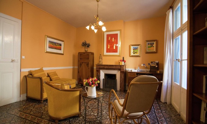 Thezan-les-Beziers Casa | Casa en pueblo con fuente privada