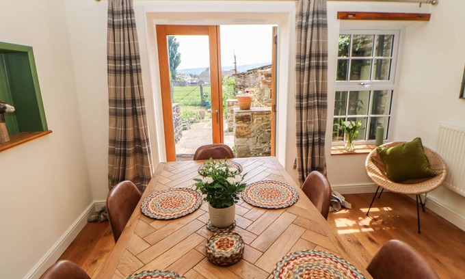 Redmire Cabaña | Old Wool Shop