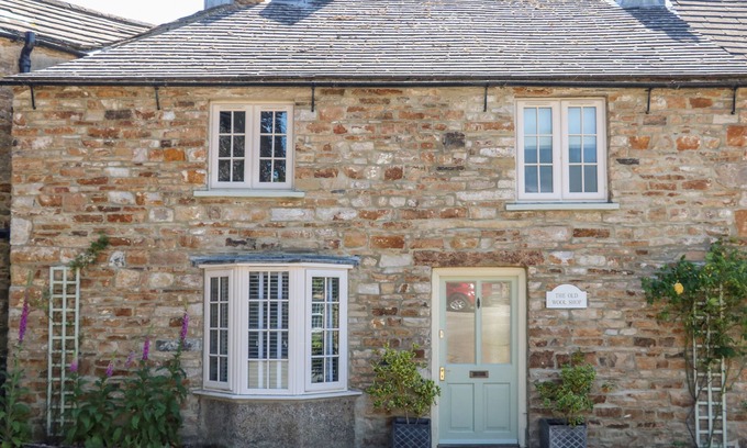 Redmire Cabaña | OLD WOOL SHOP, pet friendly, character holiday cottage in Redmire