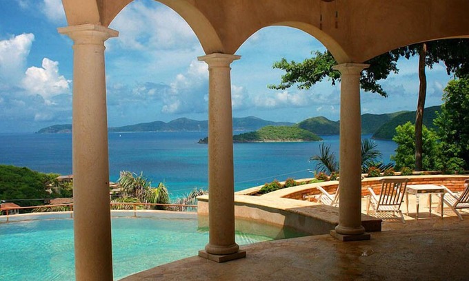 Maho Bay Quarter Villa | Old World Vacation Villa en Peter Bay. Playas de la costa norte en ambas direcciones