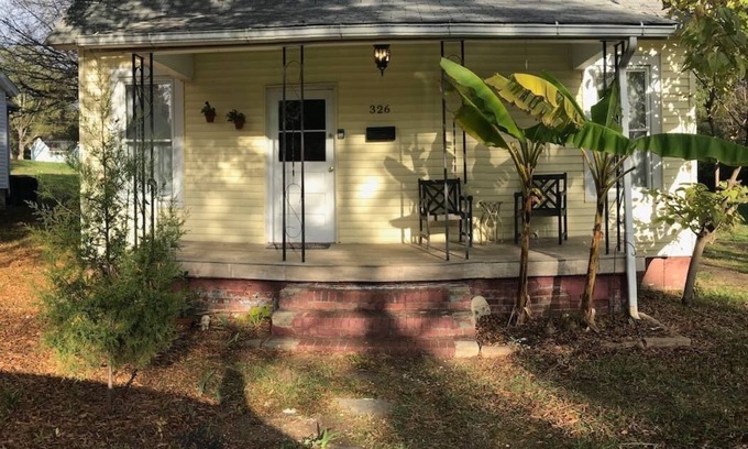 Rock Hill Casa | Old Yeller - Renovated House in Aragon c.1906 Near Winthrop & Glencairn Garden