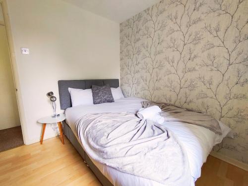 Milton Keynes Casa | Oldbrook BUDGET FRIENDLY 3 Bedroom House Sleeps 6 FREE PARKING and NETFLIX
