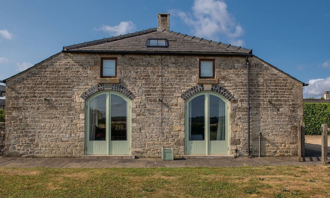 Elkstone Casa | Oldbury Barn - sleeps 11 guests in 4 bedrooms