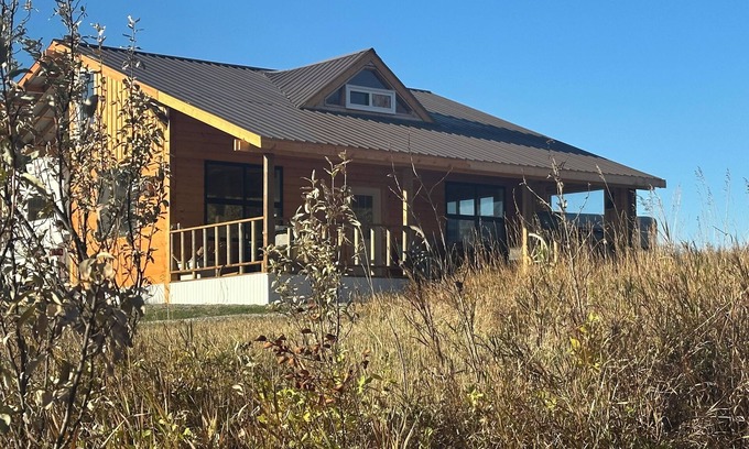Brocket Cabina | Oldman river serene seriously private cabins pet, family and fisher friendly.