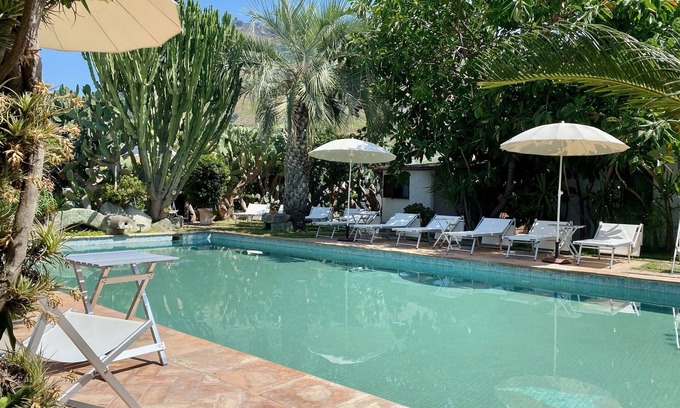 Panza Apartamento | "Oleander cottage" with garden, swimming pool and spa hot tub