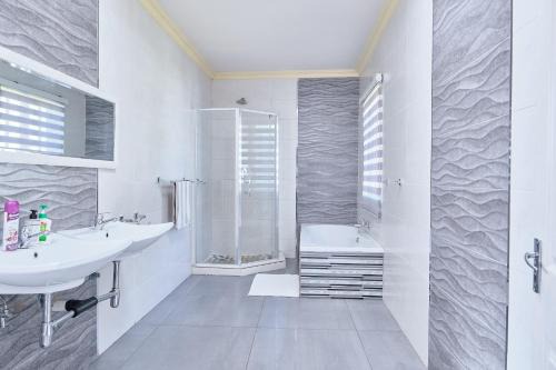 Evander Casa | Oleratong Guest House