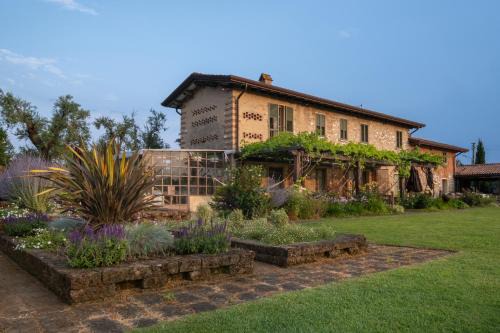 Pietrasanta Casa | Olimagio Farm Stay with animals and 25m pool, beach at cycling distance