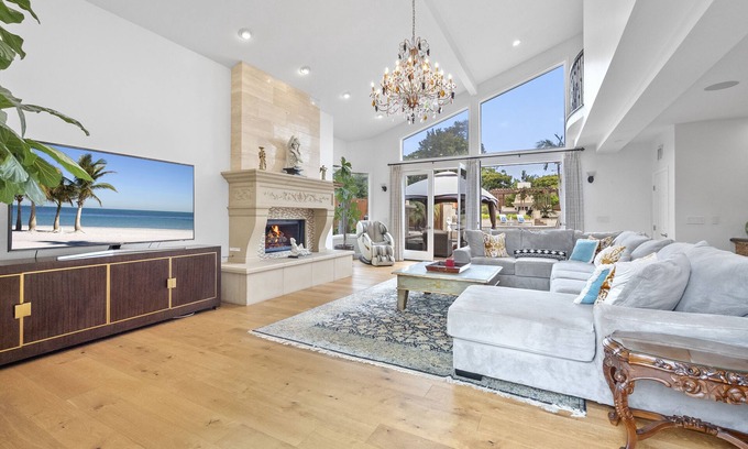Muirlands Villa | Olite Luxury Estate - Massive Yard, Pool/Spa, Fast WiFi & Outdoor Fireplace