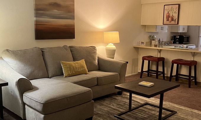 Lemoore Apartamento | Olive B Cottage