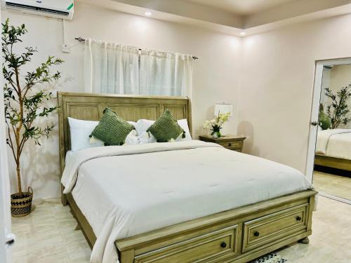 Runaway Bay Casa | Olive Breeze II