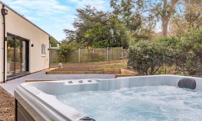 West Runton Casa | Olive House - Four Bedroom House, Sleeps 8