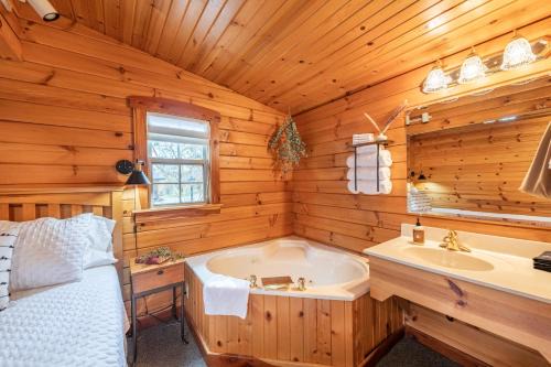 Millersburg Casa | Olive Leaf Cabin