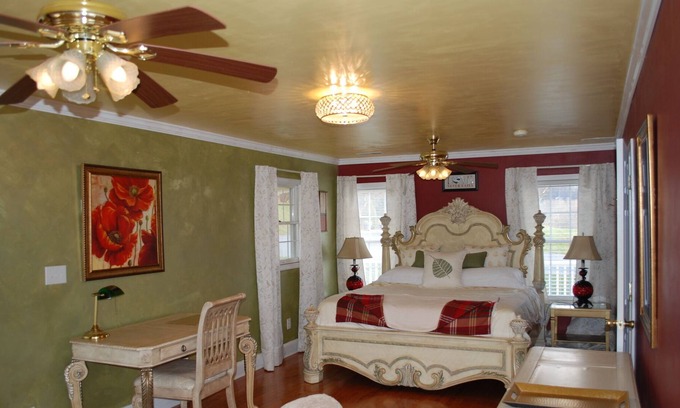 Mountain City Casa | Suite Olive Leaf Cottage