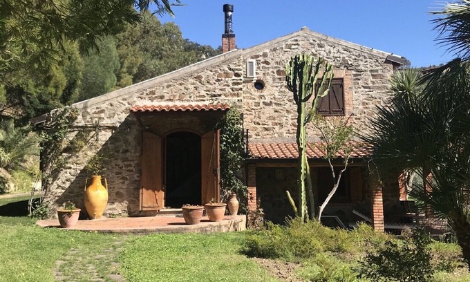 Capri Leone Cabaña | Villa histórica rodeada de olivos: Wi-Fi CA jardín grande vista terraza Barbacoa
