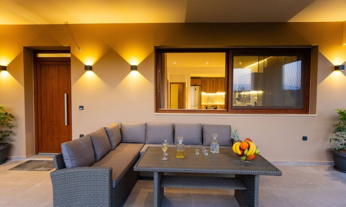 Houdetsi Apartamento | Olivia,a modern retreat near beach & amenities