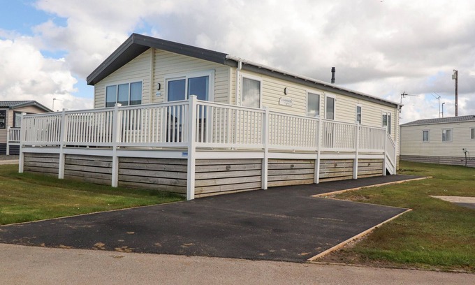 Heysham Cabaña | OLIVIA'S RETREAT, pet friendly, country holiday cottage in Heysham