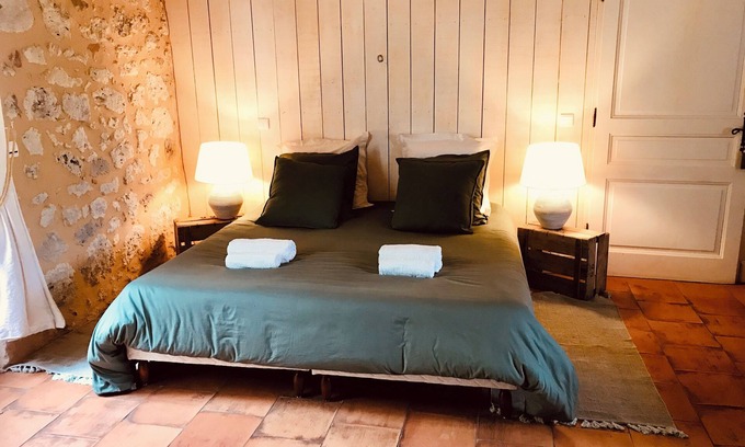 Lusignan-Petit Cama Y Desayuno | Olivier guest room