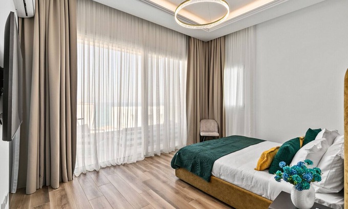Kissonerga Apartamento | Olymp White Palace - Luxury Beachfront House for Elites