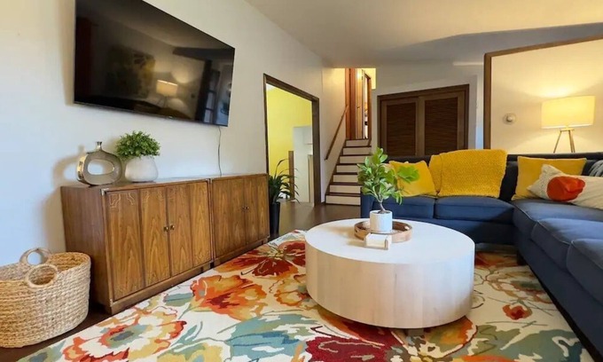 Olympia Casa | Olympia Oasis: 5br 10+ Guests