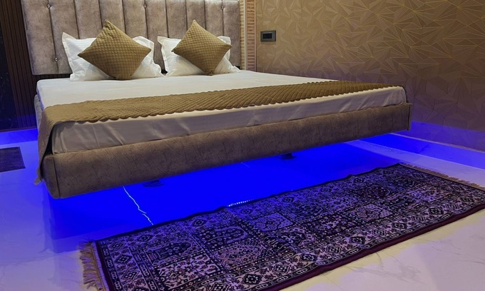 Mahmoorganj Casa | Om Nilay Paying Guest House By GRB