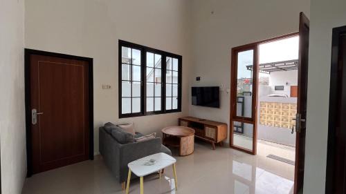 Colomadu Casa | Omah Gedongan Homestay