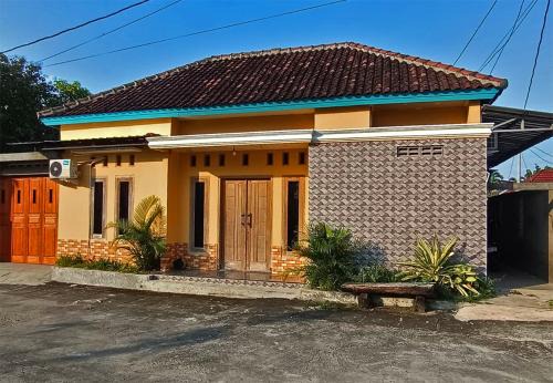 Wonosari Casa | Omah Warih Homestay