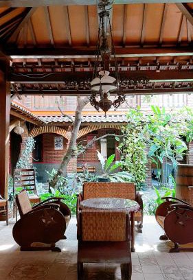 Malang Casa | Omah Wetan Homestay