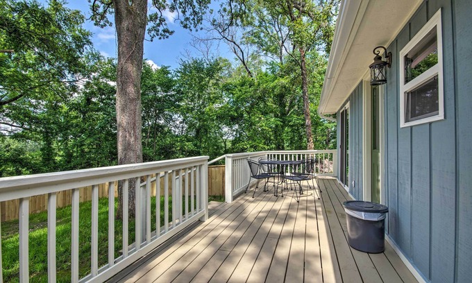 Omaha Condominio | Omaha Apartment w/ Yard - 15 Miles to Branson