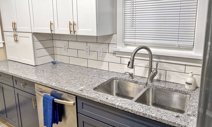 Joslyn Castle Casa | *Omaha - UPDATED, Clean, Spacious Home*