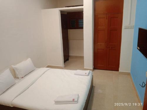 Goregaon West Casa | Omkar Galaxy Executive Guest House & AC Dormitory Nr Nesco Mumbai