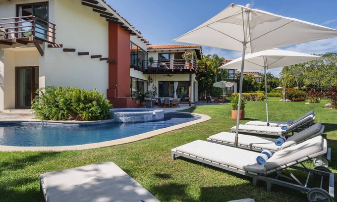 Punta de Mita Casa | Acceso Premier, Golf, Clubes de Playa, Piscina, Spa, Carrito de Golf