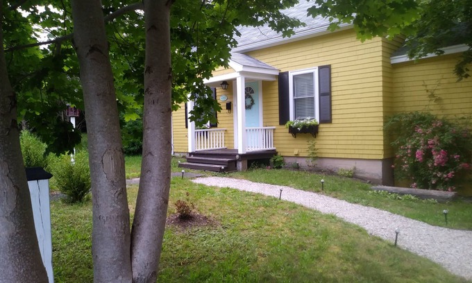 Mahone Bay Cabaña | En una calle estrecha y tranquila a poca distancia de todos los servicios