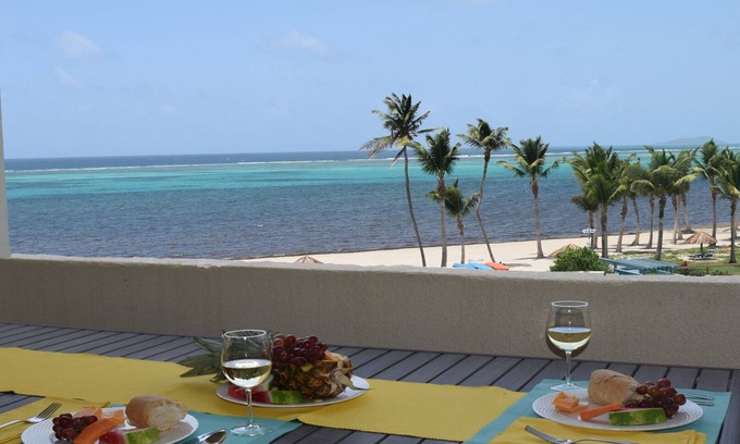 Estate Golden Rock Condominio | On Beautiful Sugar Beach: Beachfront Condo in Club St Croix Complex