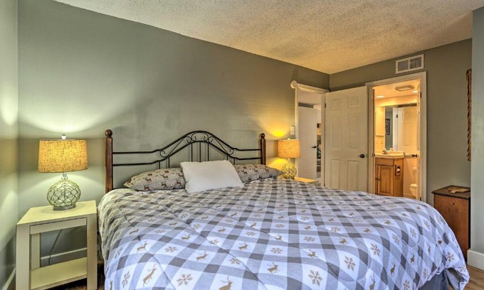 Lake Harmony Apartamento | On Big Boulder Lake Condo with Community Pools!