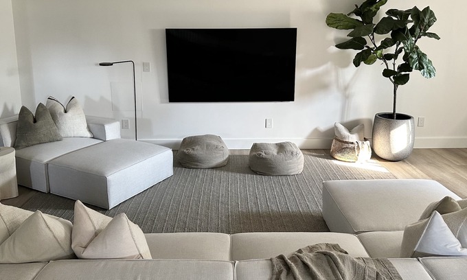 Merritton Casa | On Cloud Wine | Modern Bungalow | Wine Bar, Fire Pit, Badminton