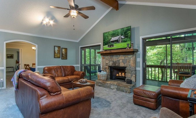 Brevard Casa | On Golf course, near pool, screened porch split bedroom plan