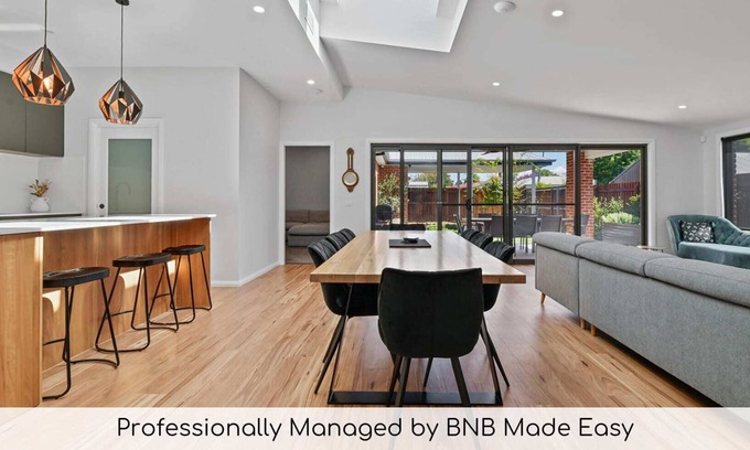 Bathurst Casa | On Havannah - Luxe CBD Entertainer, Sleeps 8