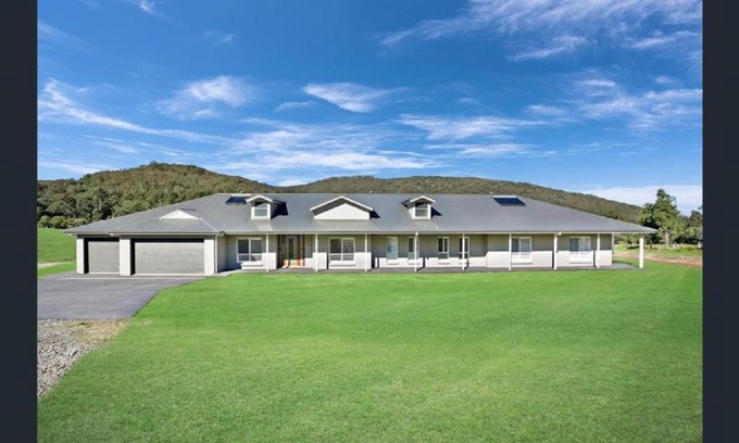 Paterson Casa | ON Keppies - BnB - Family Farm & Wedding Guest Accommodation Paterson NSW