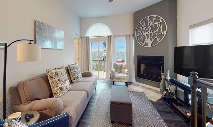 Holiday Island Casa | ON MOUNTAINTOP with beautiful views!