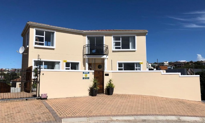 Jeffreys Bay Casa | 'On Point' Beach House - Jeffreys Bay