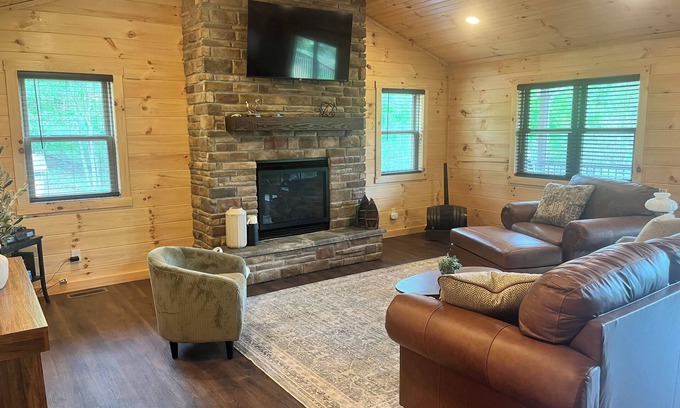 Lafferty Cabina | On Point Cabin - New Modern Hunting & Fishing Retreat - Piedmont Lake, Ohio