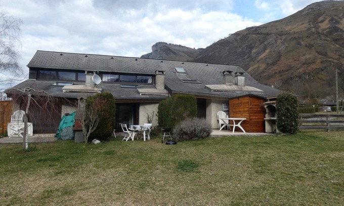 Aste-Beon Casa | On river bank with mountain views and ground-level terrace