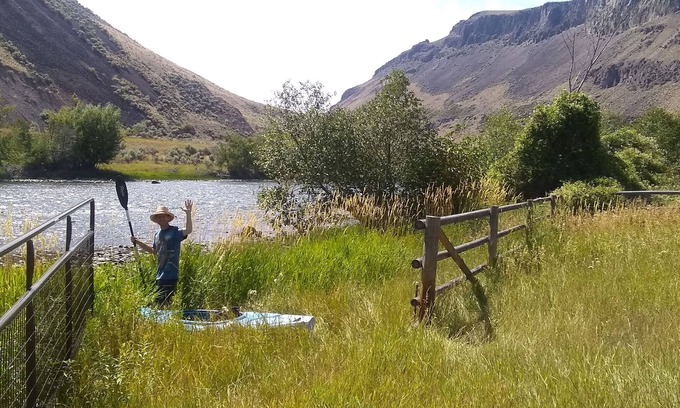 Salmon Casa | En el río salmonero, casa tranquila, privada, donde aún se puede ver la vía láctea.