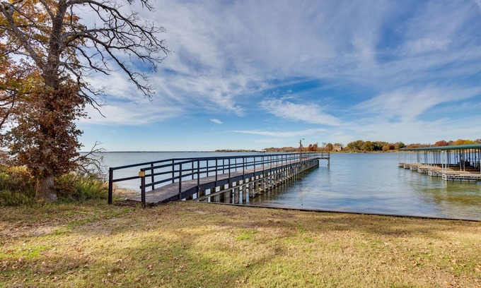 Cayuga Apartamento | On-Site Boat Ramp: Pet-Friendly Kerens Studio!
